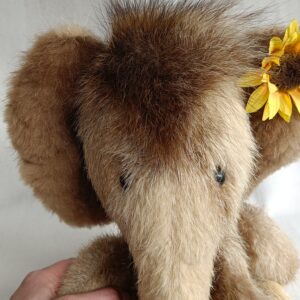 Riesen-Elefant Hein, Handgearbeiteter Elefant aus Meisterhand, Künstlerelefant, Nutria